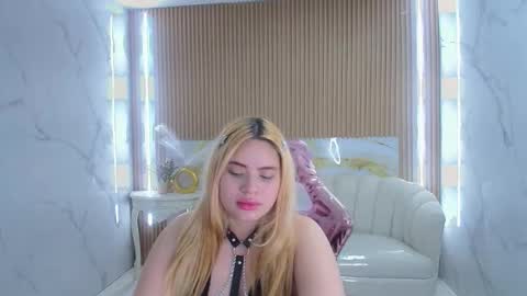 Snapshot of amyg777_s chatting on 10.29.25 Amy  online show from 10.29.25