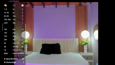 Snapshot of amyjohnsonn chatting on 10.31.25 amyjohnsonn online show from 10.31.25