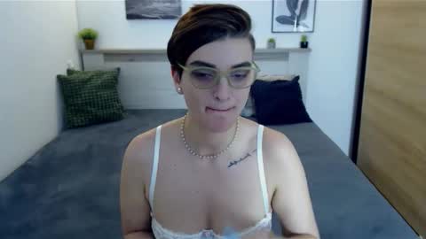 Hi there guys  My pleasure in your hands  pvt is open online show from 12.16.25