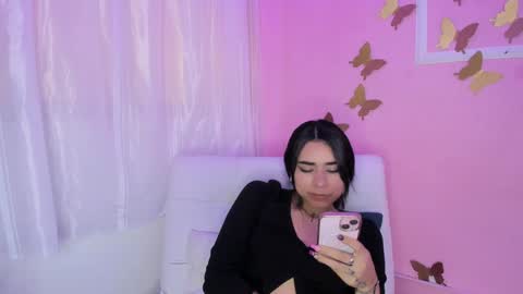 Snapshot of amyolimpo chatting on 01.15.25 Amy ... Nice to meet u thumb up me please its important online show from 01.15.25