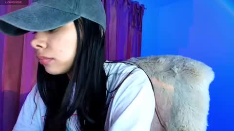 Snapshot of amyolimpo chatting on 09.23.25 Amy ... Nice to meet u thumb up me please its important online show from 09.23.25