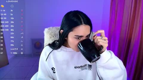 Snapshot of amyolimpo chatting on 10.04.25 Amy ... Nice to meet u thumb up me please its important online show from 10.04.25