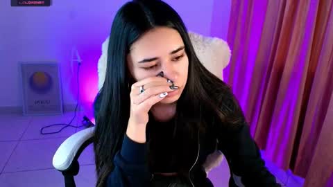 Snapshot of amyolimpo chatting on 10.25.25 Amy ... Nice to meet u thumb up me please its important online show from 10.25.25