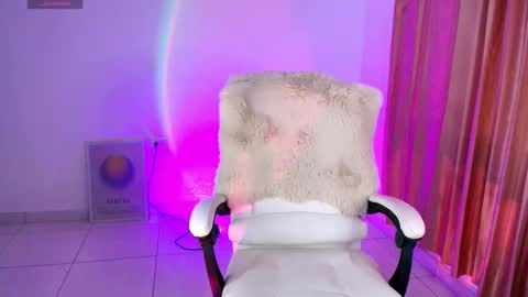 Snapshot of amyolimpo chatting on 11.10.25 Amy ... Nice to meet u thumb up me please its important online show from 11.10.25