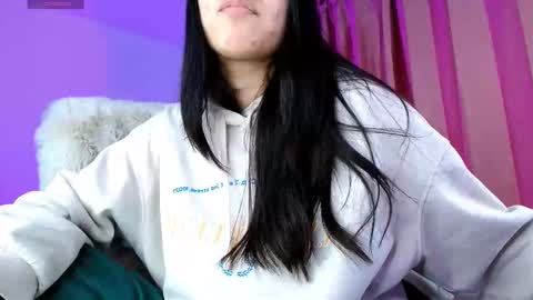 Snapshot of amyolimpo chatting on 11.12.25 Amy ... Nice to meet u thumb up me please its important online show from 11.12.25