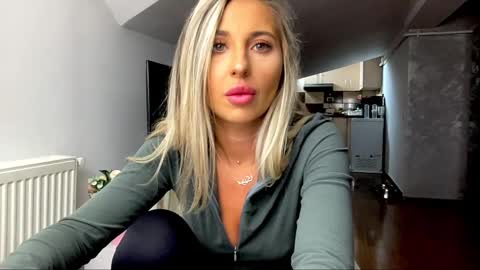 amyroberta92 online show from 12.30.24