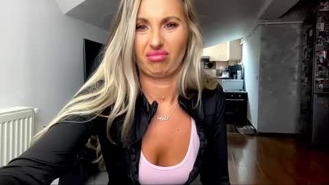 amyroberta92 online show from 03.11.25