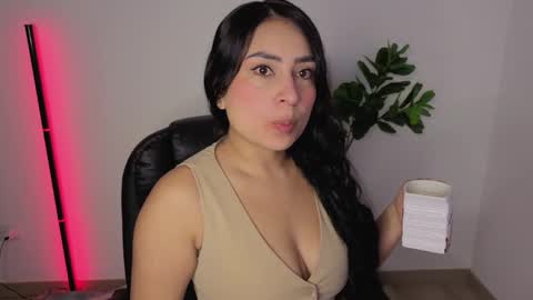 Snapshot of amyross1 chatting on 09.14.25 Aleja online show from 09.14.25