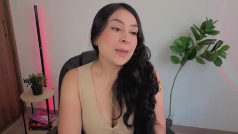 Snapshot of amyross1 chatting on 10.10.25 Aleja online show from 10.10.25