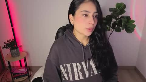 Snapshot of amyross1 chatting on 10.21.25 Aleja online show from 10.21.25