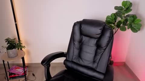 Snapshot of amyross1 chatting on 11.09.25 Aleja online show from 11.09.25