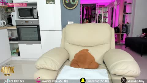 Snapshot of amysuperheroes chatting on 01.11.25 Next stream Dec 3 online show from 01.11.25