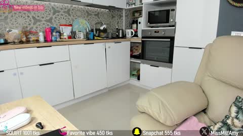 Snapshot of amysuperheroes chatting on 01.22.25 Next stream Dec 3 online show from 01.22.25