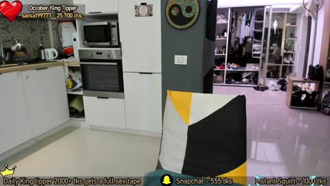 Snapshot of amysuperheroes chatting on 11.06.25 Next stream Dec 3 online show from 11.06.25