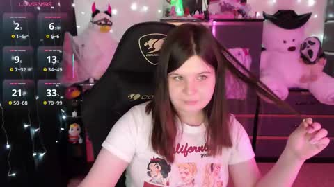 Snapshot of amyvibes chatting on 10.25.25 amyvibes online show from 10.25.25