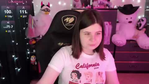 Snapshot of amyvibes chatting on 10.29.25 amyvibes online show from 10.29.25