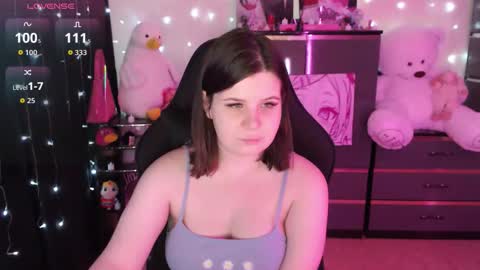 Snapshot of amyvibes chatting on 11.10.25 amyvibes online show from 11.10.25