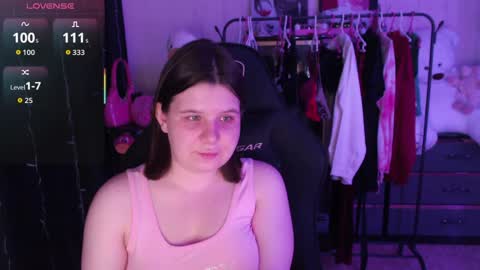Snapshot of amyvibes chatting on 05.15.26 amyvibes online show from 05.15.26