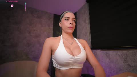 Snapshot of amywalker_ chatting on 05.14.26 AMY WALKER online show from 05.14.26