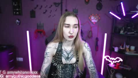 Snapshot of amywhitenessxx chatting on 06.02.26 Amy switch Goddess divine Mistress online show from 06.02.26