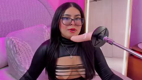 amywhitte_ online show from 11.18.25