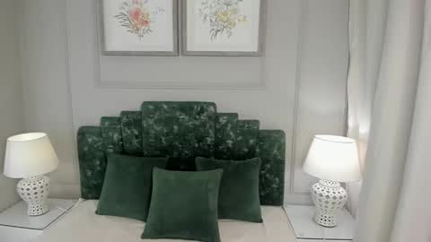 Snapshot of ana_beckett chatting on 10.02.25 Ana online show from 10.02.25