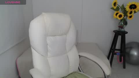 Snapshot of ana_hotmilf chatting on 10.11.25 Ana online show from 10.11.25