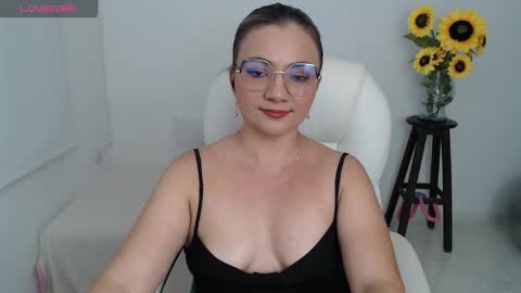 Snapshot of ana_hotmilf chatting on 10.21.25 Ana online show from 10.21.25