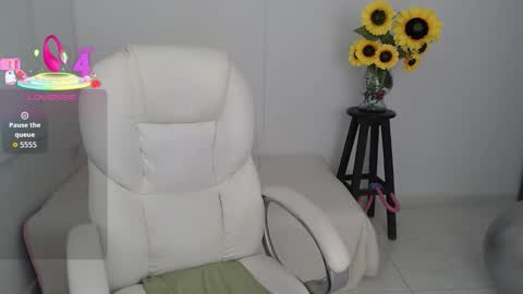 Snapshot of ana_hotmilfx chatting on 10.09.25 ANA online show from 10.09.25