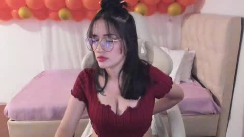 Im anna but you can call me as you want online show from 02.23.25