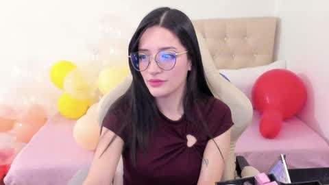 Im anna but you can call me as you want online show from 04.21.26