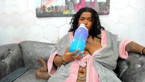 Snapshot of anaa_fuentes chatting on 12.28.24 ANNA FUENTES online show from 12.28.24