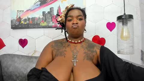 Snapshot of anaa_fuentes chatting on 02.19.25 ANNA FUENTES online show from 02.19.25