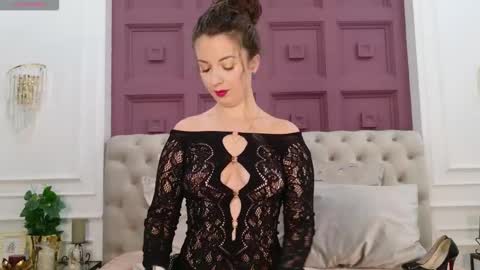 Snapshot of anaanais chatting on 10.07.25 Ana online show from 10.07.25