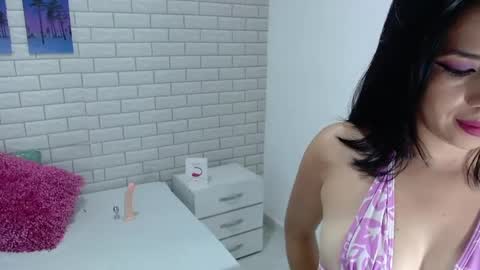 Snapshot of anabella_04 chatting on 10.10.25 anabella_04 online show from 10.10.25