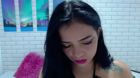 Snapshot of anabella_04 chatting on 10.17.25 anabella_04 online show from 10.17.25