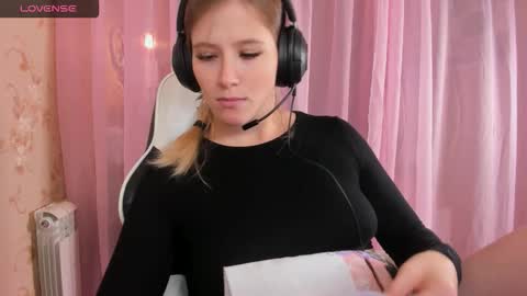 Snapshot of anabelmelody chatting on 10.20.25 AnabelMelody online show from 10.20.25