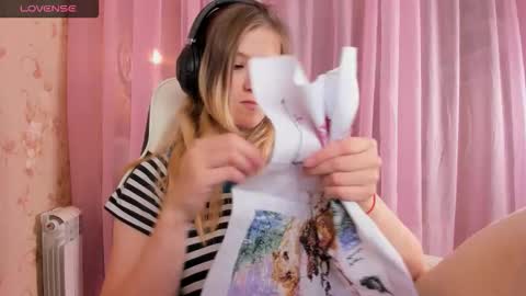 Snapshot of anabelmelody chatting on 10.22.25 AnabelMelody online show from 10.22.25