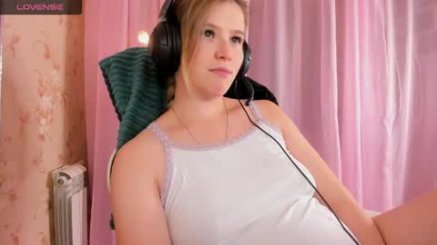 Snapshot of anabelmelody chatting on 11.01.25 AnabelMelody online show from 11.01.25