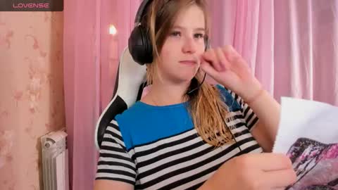 Snapshot of anabelmelody chatting on 11.09.25 AnabelMelody online show from 11.09.25