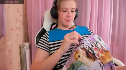 Snapshot of anabelmelody chatting on 11.10.25 AnabelMelody online show from 11.10.25