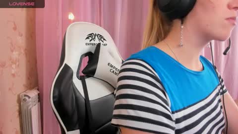 Snapshot of anabelmelody chatting on 11.11.25 AnabelMelody online show from 11.11.25