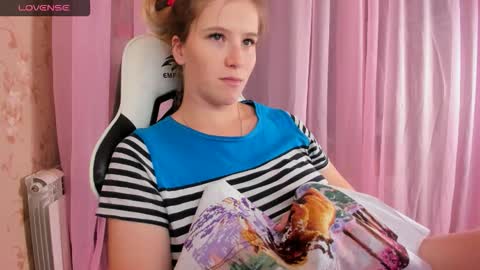 Snapshot of anabelmelody chatting on 11.14.25 AnabelMelody online show from 11.14.25