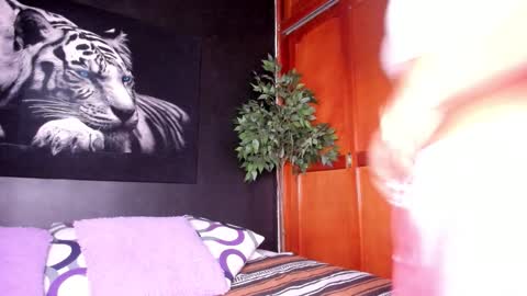 Anahi online show from 10.17.25