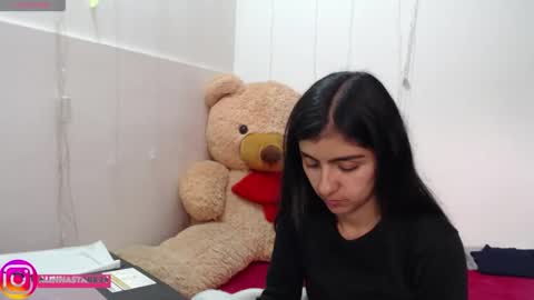 Anahi Browns online show from 10.23.25