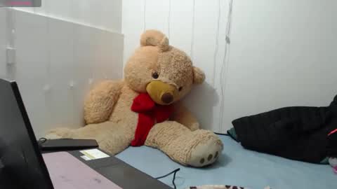 Anahi Browns online show from 12.04.25