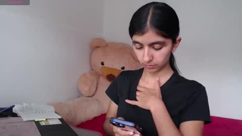 Anahi Browns online show from 04.14.26