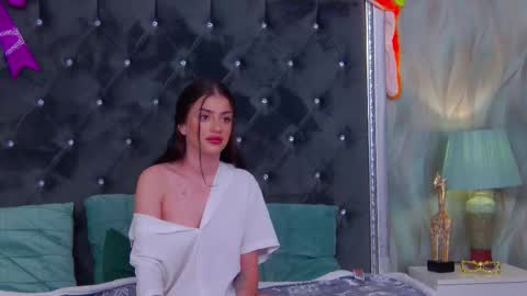 Snapshot of anais_carter chatting on 10.21.25 Anais Carter online show from 10.21.25