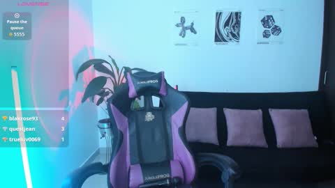 Snapshot of anakiss1 chatting on 10.11.25 help me to get 100 thumps up online show from 10.11.25