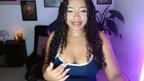 Snapshot of anakiss1 chatting on 11.13.25 help me to get 100 thumps up online show from 11.13.25